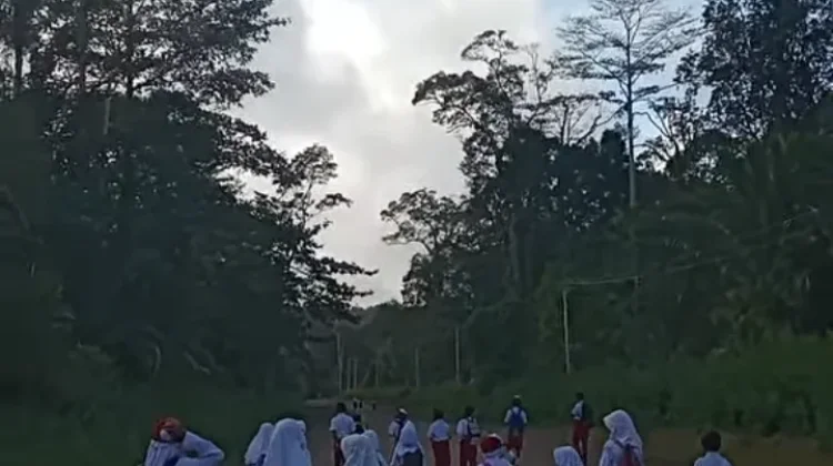Akses Jalan Dibuka, Siswa di Woluk Sudah Lama Tak Lagi Gunakan Kelas Filial