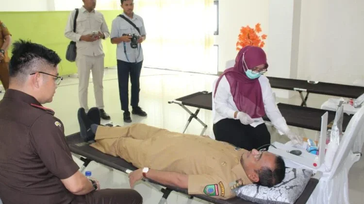 Harla Kejaksaan Ke-81, Bupat SBT Ikut Aksi Donor Darah