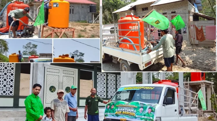 Bakti Sosial, DPC PPP SBT Bagikan Air Bersih di Bula