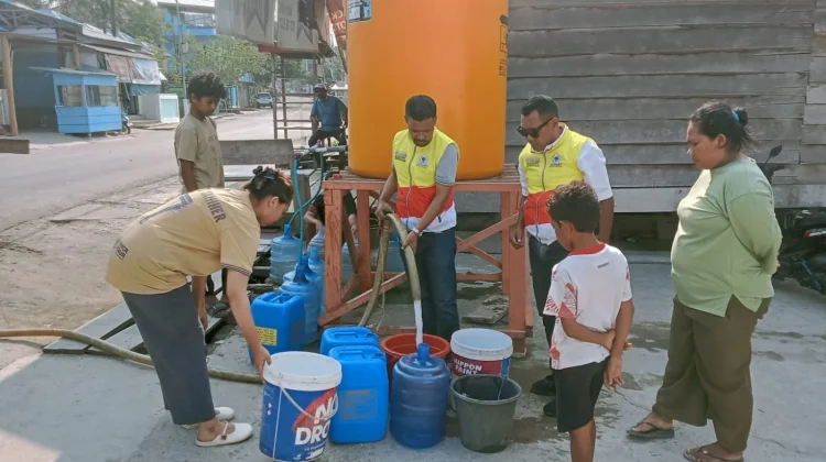 Golkar SBT Rutin Pasok 10 Ribu Liter Air Bersih untuk Warga Bula hingga Kemarau usai