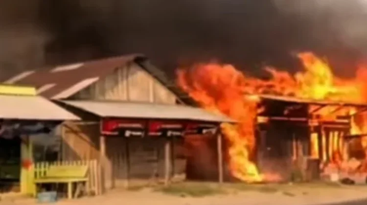 Kebakaran di Desa Sesar, Dua Rumah Ludes Dilalap Api, Kerugian Capai Ratusan Juta
