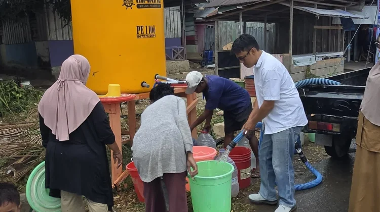 KKSS SBT Salurkan Bantuan Air Bersih untuk Warga Terdampak Kekeringan di Bula