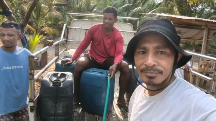 Kekeringan Meluas di SBT, Warga Suru Tempuh 5 Km ke Desa Tetangga Ambil Air Bersih