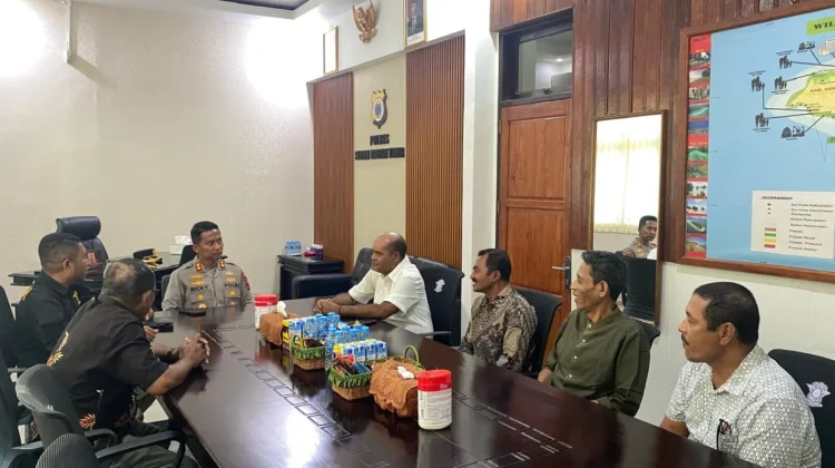 Temui Majelis Latupati, Kapolres SBT Bahas Penguatan Sinergi dan Kamtibmas