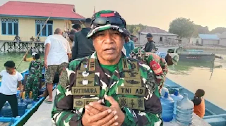 Koramil Geser Salurkan 10 Ribu Liter Air Bersih ke Warga Kefing SBT
