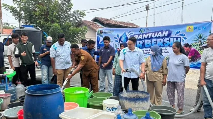 Berbulan-bulan Dilanda Kemarau, PLN Salurkan Belasan Ribu Air Bersih ke ...