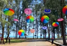 Pantai Gumumae Bula Dipercantik, Dinas Pariwisata SBT Pasang Payung Warna-warni