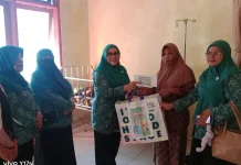 PKK SBT Santuni Dua Balita Gizi Buruk di RSUD Bula