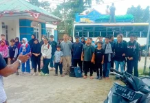 KONI SBT Lepas 32 Atlet Karate Ikut Kejurda INKADO Maluku di Ambon