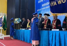 Pesan Bupati Fachri Kepada 53 Lulusan STKIP Ita Wotu Nusa