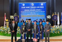 Hadiri Wisuda STKIP IWN, Wamendiktisaintek Fauzan: Peran PTS Sangat Krusial