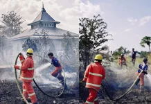 Karhutla Kembali Melanda Kota Bula, Dua Titik Api Ancam Permukiman Warga