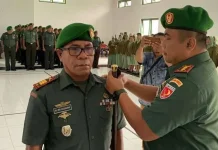 Danramil Bula Ajak Warga Kibarkan Merah Putih Selama Agustus Sambut HUT ke-81 RI