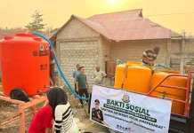 Kejari SBT Salurkan 4.000 Liter Air Bersih untuk Warga Bula