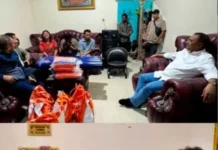 Bupati SBT Sambangi Korban Kebakaran di Desa Sesar, Langsung Salurkan Bansos