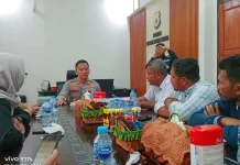 Hari Pertama Jadi Kapolres SBT, AKBP Ricky Temu Wartawan
