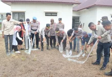 Polres SBT Musnahkan 354 Liter Sopi, Sitaan Personel Polsubsektor Banggoi