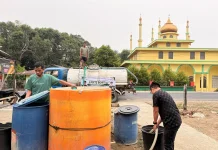Kejati Maluku-Kejari SBT Salurkan 20 Ribu Liter Air Bersih untuk Warga Bula