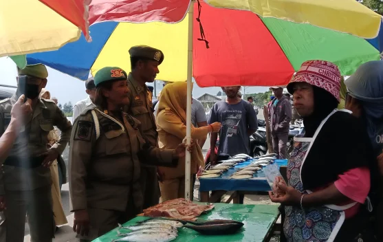 Pemkab SBT Tak Lagi Tolerir Pedagang Ikan yang Jualan di Luar Pasar Gumumae