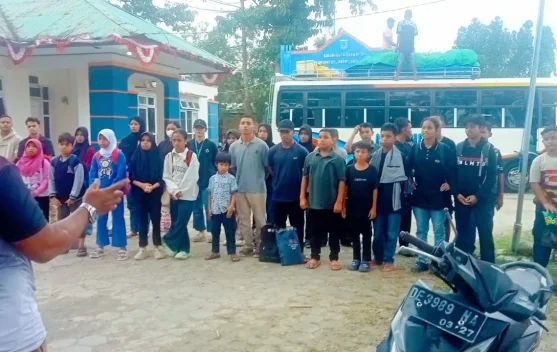 KONI SBT Lepas 32 Atlet Karate Ikut Kejurda INKADO Maluku di Ambon