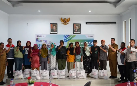 Pertamina Gelar Pasar Murah untuk 1.000 Warga Prasejahtera di Wayame Ambon