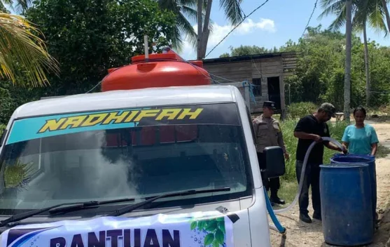 Krisis Air Bersih, Pemerintah Negeri Bula Distribusi Bantuan Air ke Warga