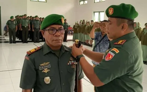 Danramil Bula Ajak Warga Kibarkan Merah Putih Selama Agustus Sambut HUT ke-81 RI
