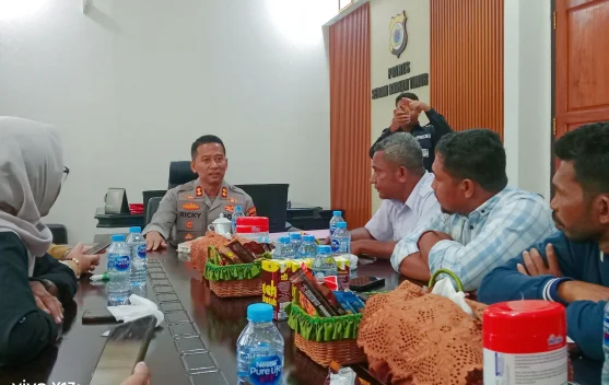 Hari Pertama Jadi Kapolres SBT, AKBP Ricky Temu Wartawan