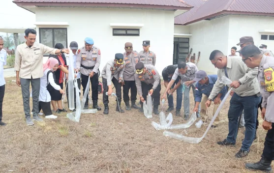Polres SBT Musnahkan 354 Liter Sopi, Sitaan Personel Polsubsektor Banggoi