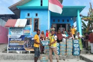 HUT RI ke-81, BWS Maluku Bagi Air Kemasan ke Warga Lahema Terdampak Krisis Air Bersih