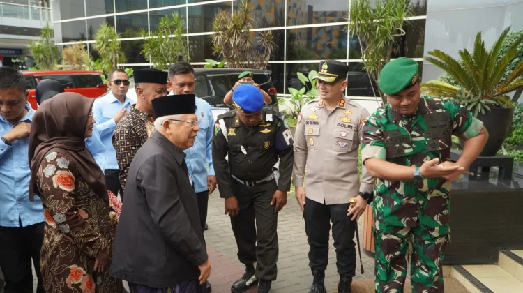 Kapolres Cirebon Kota Sambut Kedatangan Ma’ruf Amin di Grage Hotel
