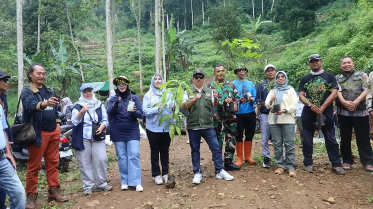Aksi Hijau PWI Kuningan Jaga Mata Air