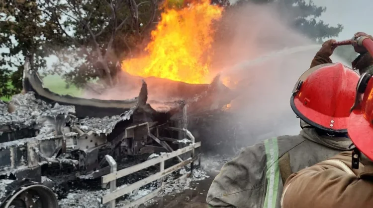 Truk Tangki Muat 32 Ribu Liter Tiner Terbakar di Tol Cipali KM 185