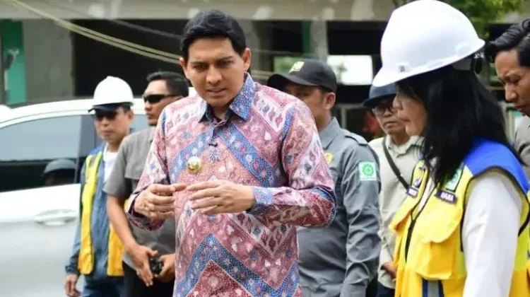 Lucky Hakim Sambut Wamen PU Tinjau Infrastruktur Jalan dan Bangunan