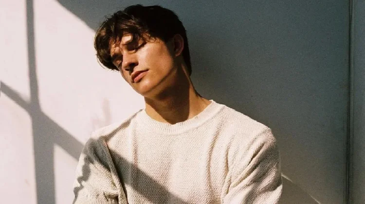 Alex Sampson Rilis Single Emosional ‘Not Even Gone'