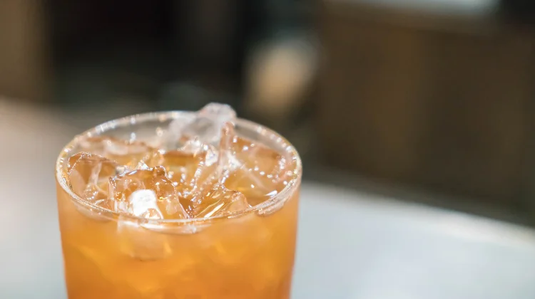 Bolehkah Langsung Minum Es Teh Manis saat Berbuka?