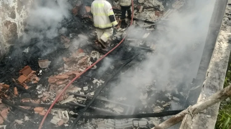 Ruang Kelas dan Gudang SMPN 1 Kertasmaya Terbakar, Tidak Ada Korban Jiwa