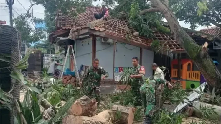 Cuaca Ekstrim Kembali Melanda Indramayu dalam Sepakan