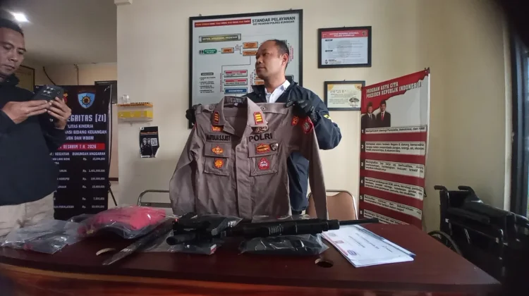 Modal Seragam Palsu, Polisi Gadungan Jual Kursi Kerja Pertamina