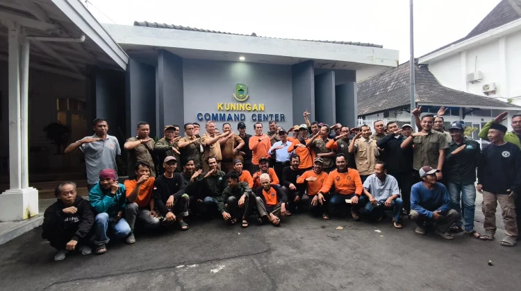 Getah Pinus Berpolemik, Bupati Kuningan Dinilai Main Aman