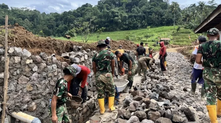 Progres TMMD 65 Persen, Jalan Desa di Majalengka Kian Mantap