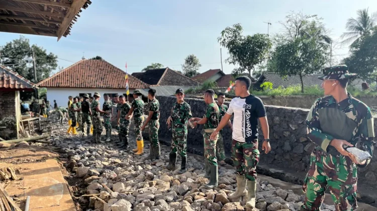 Puasa Tak Surutkan Semangat, Satgas TMMD Majalengka Tuntaskan Irigasi