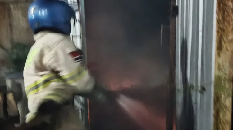 Tempat Pembuangan Limbah Parfum di Indramayu Terbakar
