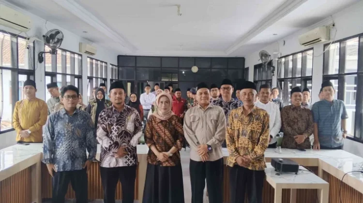 Operator Diniyah Kuningan Ikuti Pembinaan EMIS