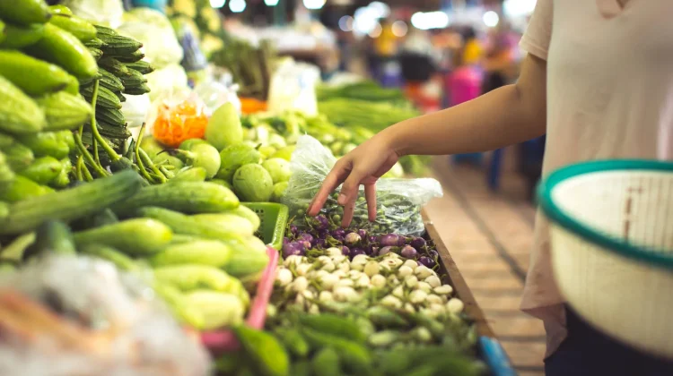 Warga Cirebon Nilai Harga Bahan Pokok Selama Ramadan Masih Wajar