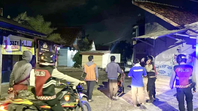 Jaga Ramadan Aman, Polres Majalengka Patroli Sahur bersama Obrog-obrog