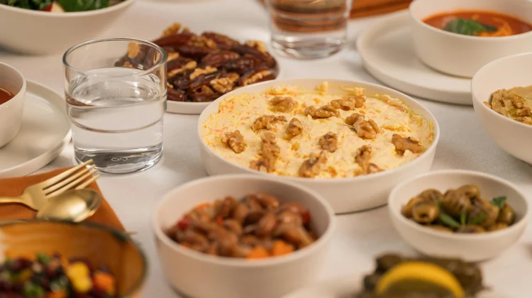Hindari Makan Berlebihan saat Berbuka Puasa