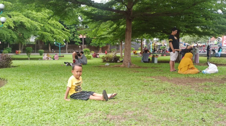 Akhir Pekan di Kota Angin: Warga Nikmati Minggu Santai di Majalengka