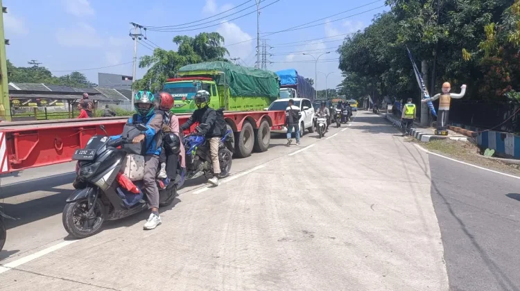 Arus Mudik Lebaran 1447 di Jalur Pantura Indramayu Relatif Lancar