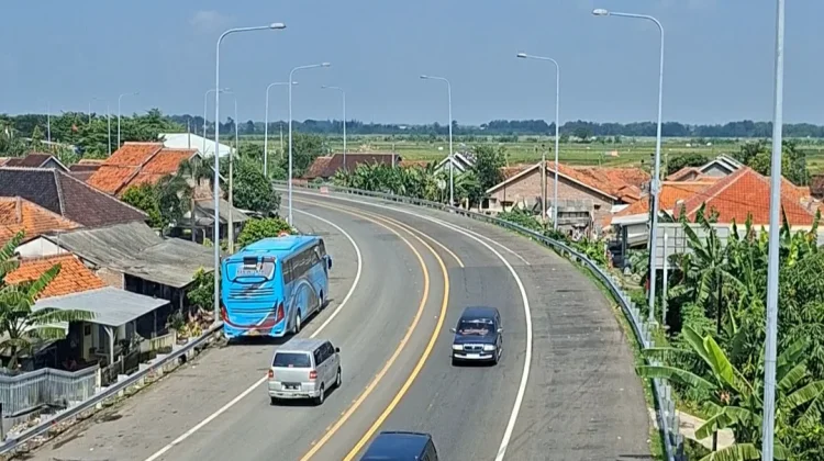 Pantauan Arus Kendaraan di Exit Tol Kanci–Pejagan Masih Belum Terlalu Ramai